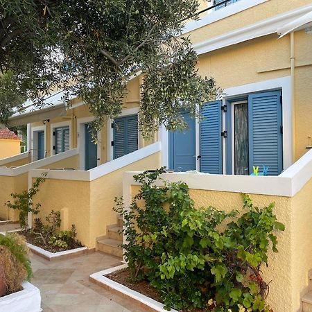 Esperides Maisonettes Agia Marina  Exterior photo