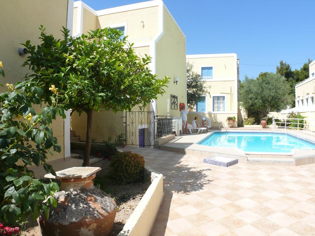 Esperides Maisonettes Agia Marina  Exterior photo
