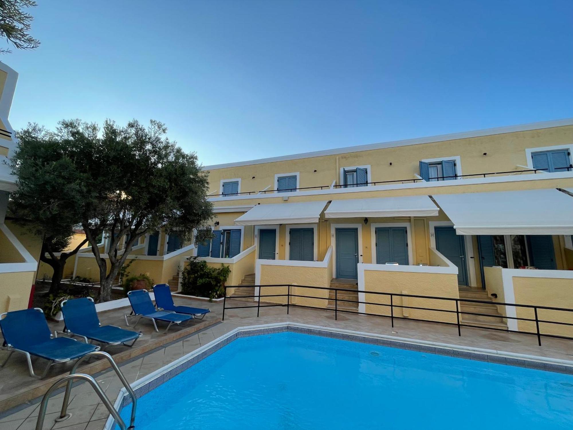 Esperides Maisonettes Agia Marina  Exterior photo