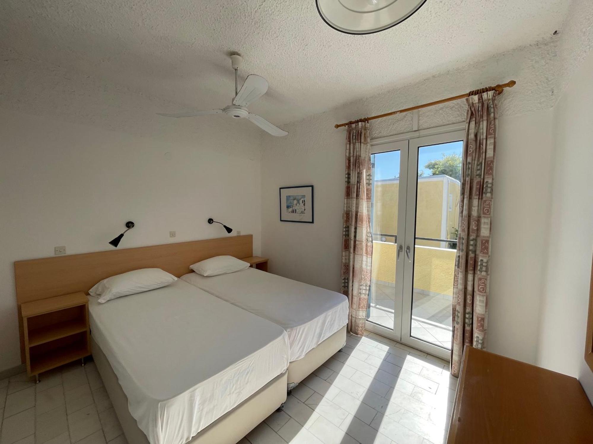 Esperides Maisonettes Agia Marina  Exterior photo